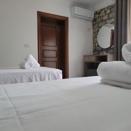 G&K Garden Hotel Berat Ngoại thất bức ảnh