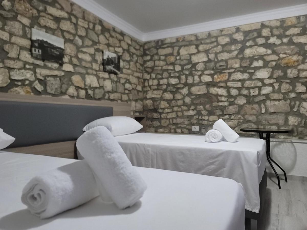G&K Garden Hotel Berat Ngoại thất bức ảnh